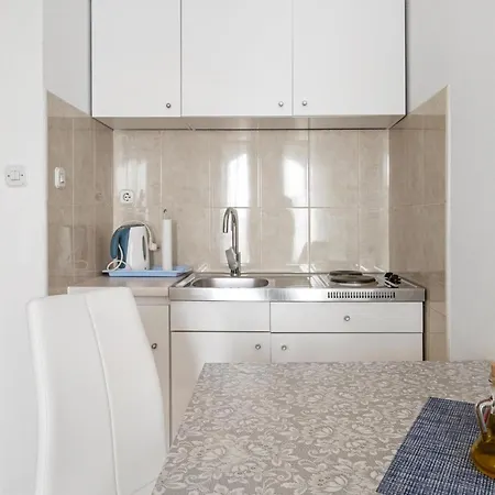 1 Bedroom Gorgeous In Appartamento Šibenik
