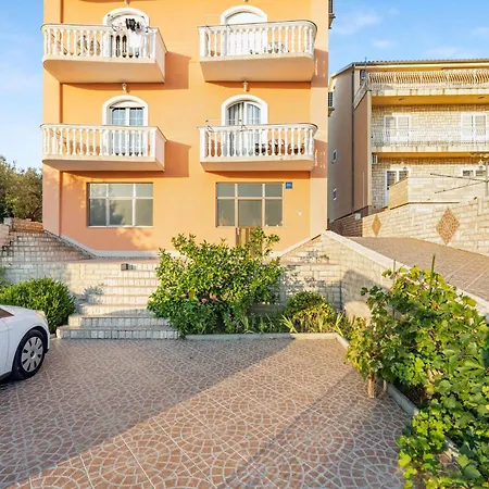 Apartment 1 Bedroom Gorgeous In